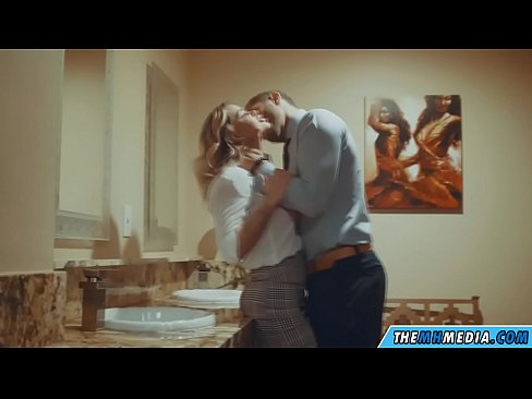 ❤️ Kana blonde ine busty inokukwezvera muchimbuzi cheveruzhinji Hard porn ❤